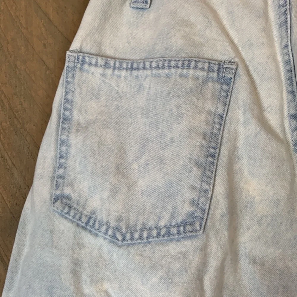 Vintage No Problem! Stonewashed mom jean shorts - Picture 4 of 12